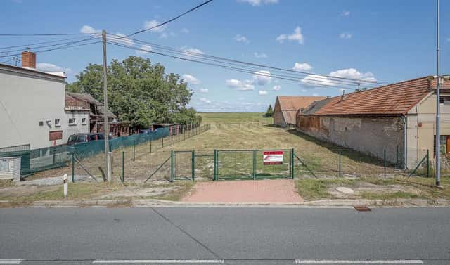 Prodej stavebního pozemku 2 134 m², Dvory, okres Nymburk