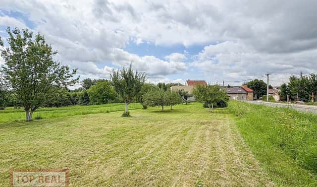 Prodej stavebního pozemku 1 439 m², Lutopecny – Měrůtky, okres Kroměříž