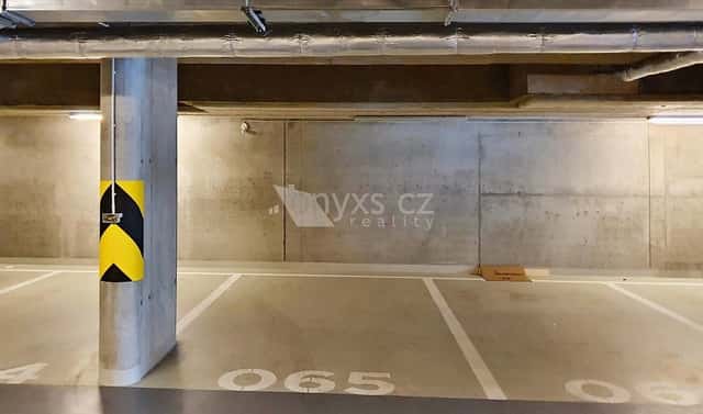 Prodej garážového stání 15 m2, ulice Novovysočanská (Krejcárek) Praha 9, Libeň, Novovysočanská, Praha