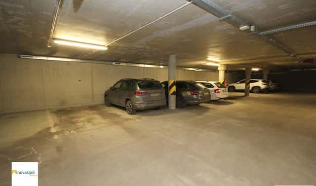 Garážové stání, Praha 9, u metra Kolbenova, ulice Strnadových, Strnadových, Praha 9 – Vysočany