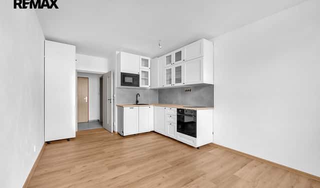Pronájem bytu 1+kk 25 m², Topolová, Milovice – Mladá, okres Nymburk