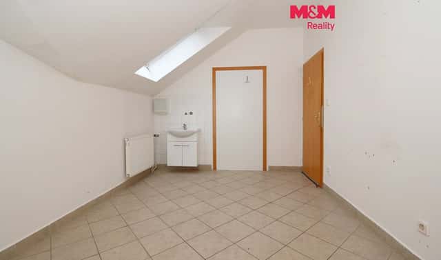 Pronájem obchodních prostor 14 m², Kozelkova, Chlumec nad Cidlinou – Chlumec nad Cidlinou IV, okres Hradec Králové