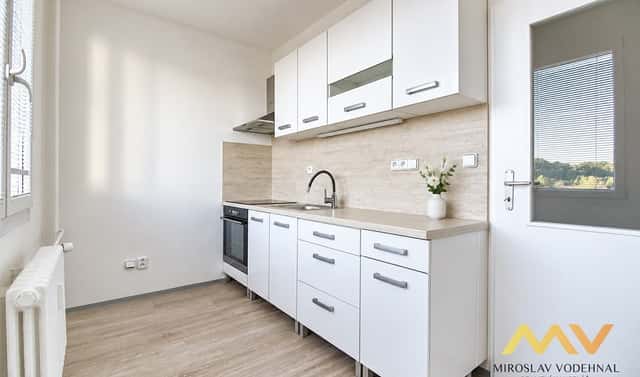 Pronájem bytu 1+1 38 m², Štefánikova, Hradec Králové – Moravské Předměstí