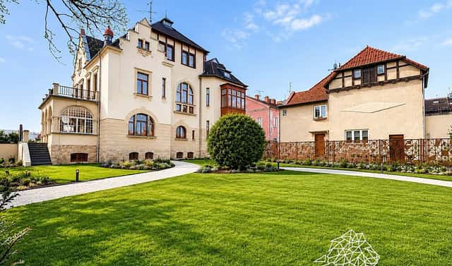 Prodej domu 900 m² s pozemkem 2 018 m², Revoluční, Krnov – Pod Bezručovým vrchem, okres Bruntál