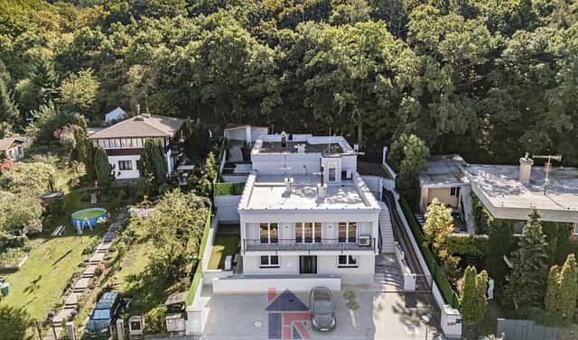 Pronájem domu 770 m² s pozemkem 659 m², Pod lesem, Praha 4 – Komořany