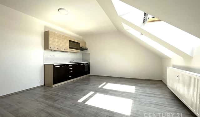 Pronájem bytu 1+kk 38 m², Ječmínkova, Chropyně, okres Kroměříž