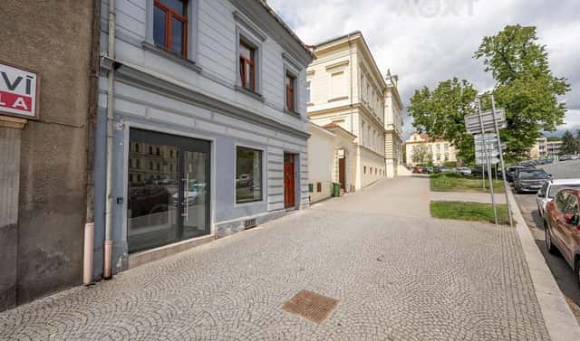 Pronájem kanceláře 35 m², Hlaváčkovo náměstí, Slaný, okres Kladno