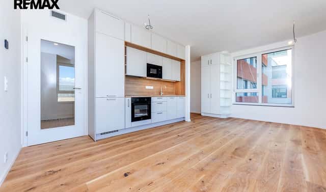 Pronájem bytu 1+kk 37 m², U Komína, Praha 5 – Radlice