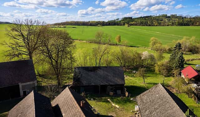 Prodej stavebního pozemku 4 033 m², Veselá, okres Rokycany