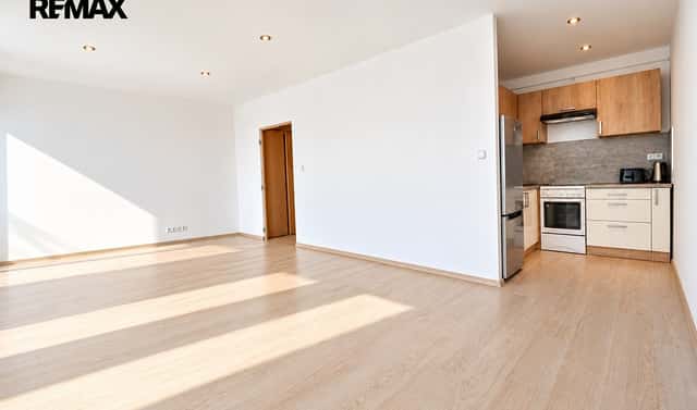 Pronájem bytu 1+kk 34 m², Doležalova, Praha 9 – Černý Most