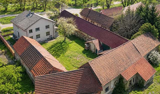 Prodej domu 300 m² s pozemkem 2 907 m², Hostomice – Radouš, okres Beroun