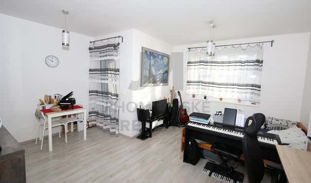 Pronájem bytu 1+kk 34 m², Strnadových, Praha 9 – Vysočany