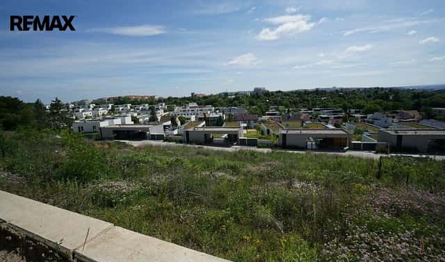 Prodej stavebního pozemku 721 m², K Housličkám, Praha 6 – Lysolaje