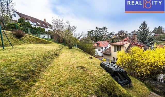Prodej stavebního pozemku 773 m², V údolí, Praha 6 – Suchdol