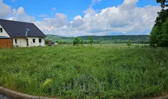 Prodej stavebního pozemku 914 m², Skuhrov – Hatě, okres Beroun