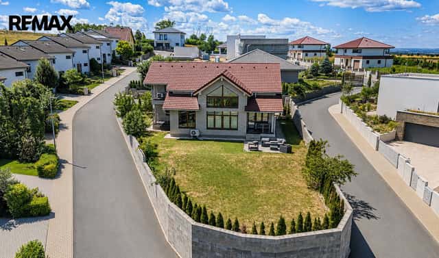 Prodej domu 226 m² s pozemkem 793 m², Petrovy Vrchy, Popovičky – Chomutovice, okres Praha-východ