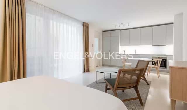 Pronájem bytu 1+kk 38 m², Ječná, Praha 2 – Nové Město