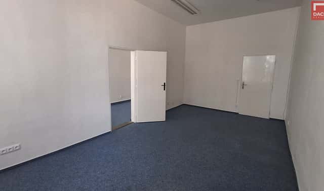 Pronájem kanceláře 28 m², Olomouc – Chválkovice