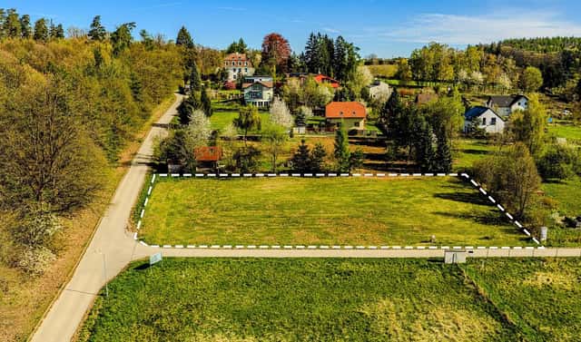 Prodej stavebního pozemku 1 956 m², Lesní, Sulice – Nechánice, okres Praha-východ