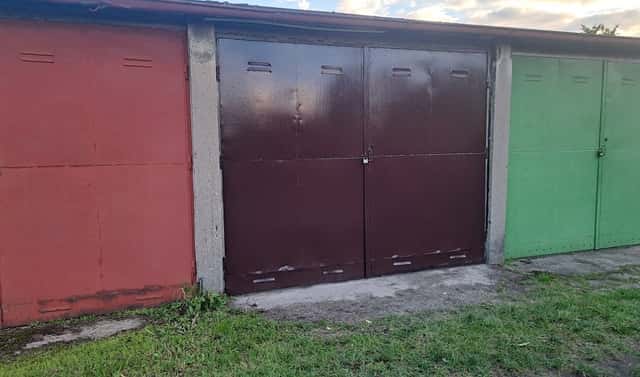 Garáž na pronájem s elektřinou a osvětlením, Zemědělská, Hradec Králové
