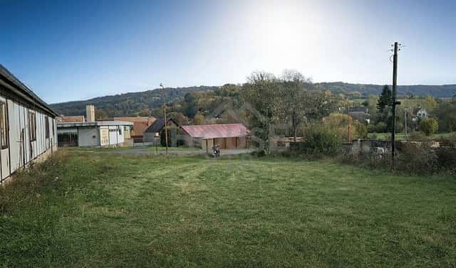 Prodej komerčního pozemku 1 297 m², Vinařice, okres Louny