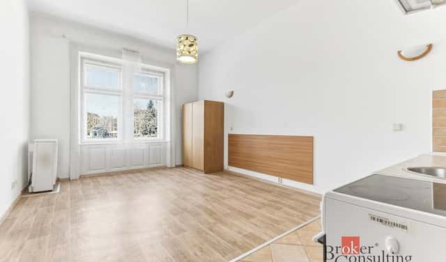 Pronájem bytu 1+kk 35 m², Eliščino nábřeží, Hradec Králové