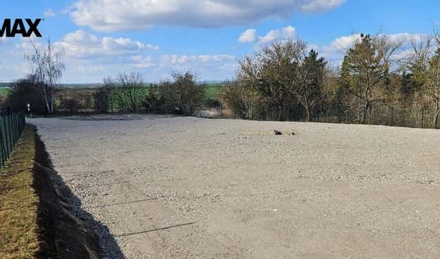 Pronájem pozemku 2 003 m², Slaný, okres Kladno