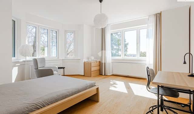 Pronájem bytu 5+kk 25 m², U krbu, Praha 10 – Strašnice