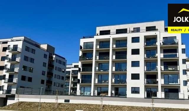 Garážové stání, Císařského pluku, Opava – Předměstí