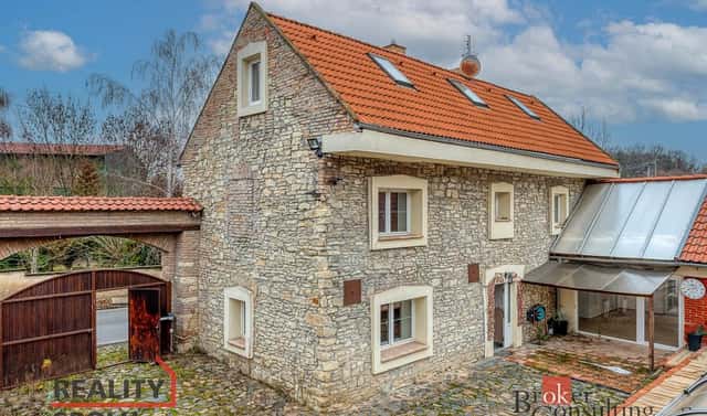 Prodej domu 579 m² s pozemkem 1 059 m², Kladenská, Středokluky, okres Praha-západ