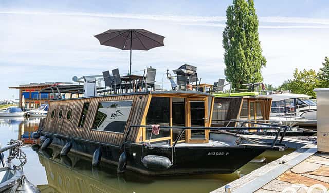 Moderní hausbót YB35 Awa typu Classic, České Vrbné, České Budějovice – České Budějovice 2