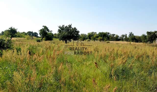 Prodej stavebního pozemku 2 355 m², Lužice, okres Hodonín