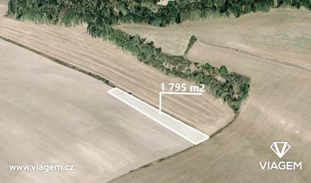 Prodej pole 1 795 m², Mělník