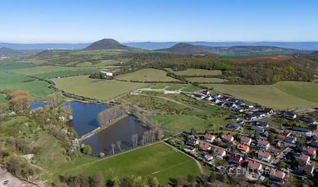 Prodej stavebního pozemku 1 305 m², Lužice, okres Most