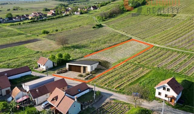 Prodej komerčního pozemku 1 724 m², Svárov, Velké Bílovice, okres Břeclav