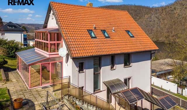 Prodej domu 300 m² s pozemkem 2 121 m², Měchenice, okres Praha-západ