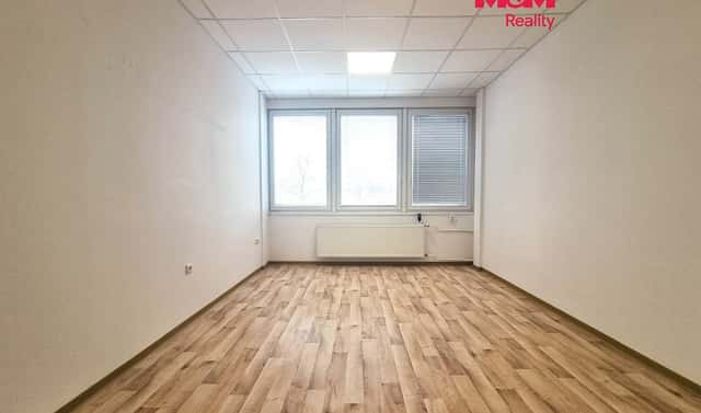 Pronájem kanceláře 36 m², Velkomoravská, Hodonín
