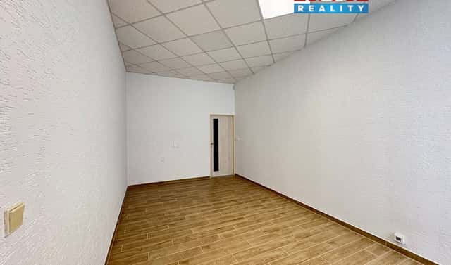 Pronájem kanceláře 18 m², Hlubčická, Krnov – Pod Bezručovým vrchem, okres Bruntál