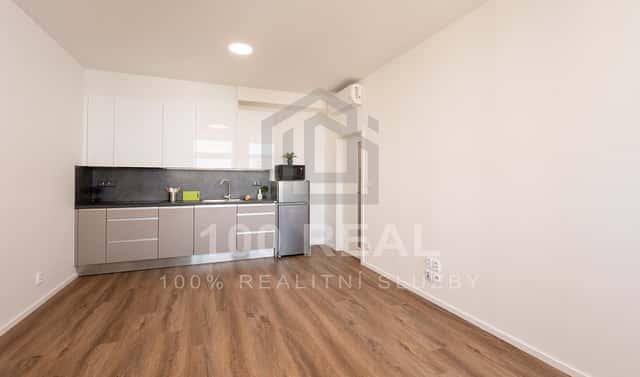 Pronájem bytu 2+kk 44 m², třída Míru, Pardubice – Zelené Předměstí
