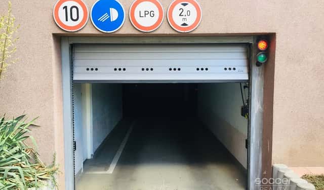 Pronájem garážového hydraulického stání, ulice Pešlova, Praha 9 - Vysočany., Pešlova, Praha 9 – Vysočany
