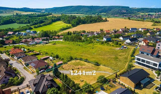 Prodej stavebního pozemku 1 241 m², Králův Dvůr – Levín, okres Beroun