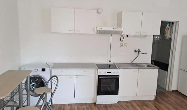 Pronájem bytu 1+kk 22 m², Za poštou, Praha 10 – Strašnice