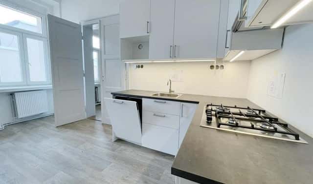 Pronájem bytu 3+kk 75 m², Prvního pluku, Praha 8 – Karlín