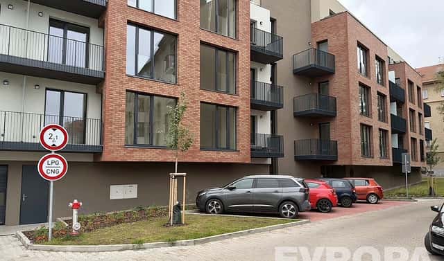Pronájem bytu 2+kk 50 m², Na Střezině, Hradec Králové