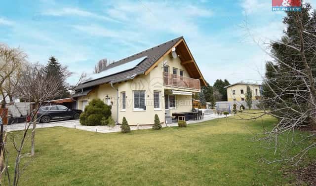Prodej domu 200 m² s pozemkem 1 000 m², Hlavní, Měšice, okres Praha-východ