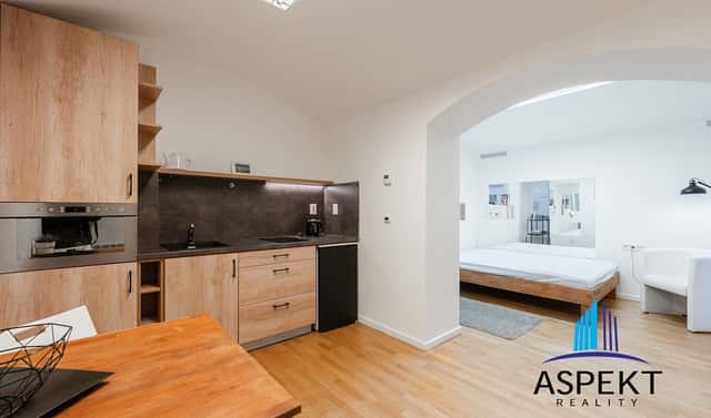 Pronájem bytu 1+kk 32 m², Ondříčkova, Praha 3 – Žižkov