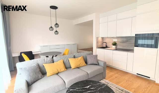 Pronájem bytu 1+kk 39 m², Podbělohorská, Praha 5 – Smíchov