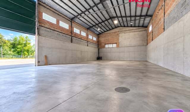 Pronájem skladovacích prostor 334 m², Vysoká nad Labem, okres Hradec Králové