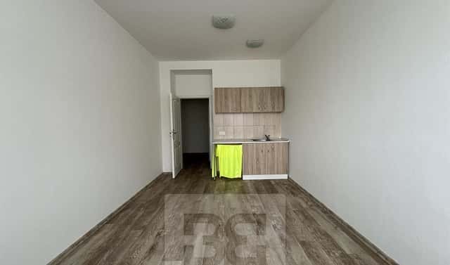 Pronájem bytu 1+kk 30 m², Praha 5 – Smíchov
