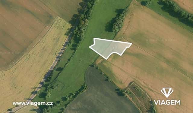 Prodej pole 2 304 m², Nučice, okres Praha-východ